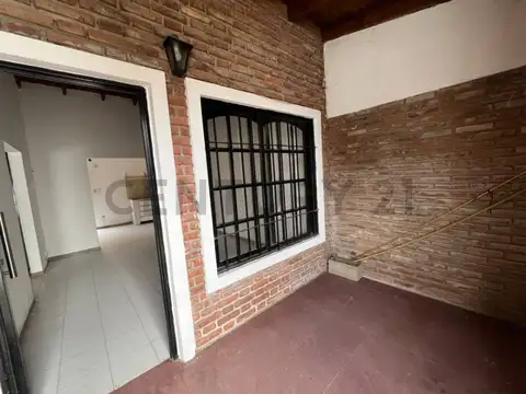 Casa 3 ambientes con 2 baños