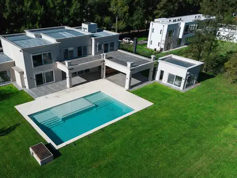 Miralagos - Exclusiva Residencia al lago en venta.