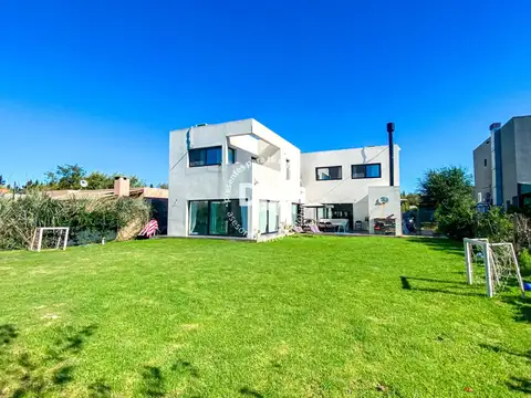 Casa en venta en La Comarca. El precio publicado es el precio de cierre.