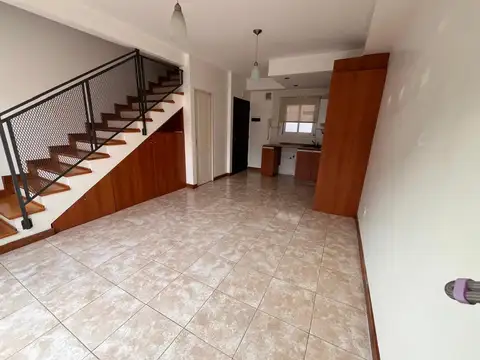 Depto Tipo Casa en Alquiler de 2 ambientes