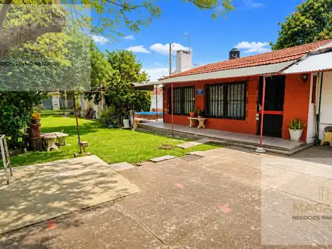 VENTA-CASA 3 Amb. Con cochera, quincho, parque, Pileta  LOCAL INDEPENDIENTE - Moreno- ACEPTA PERMUTA