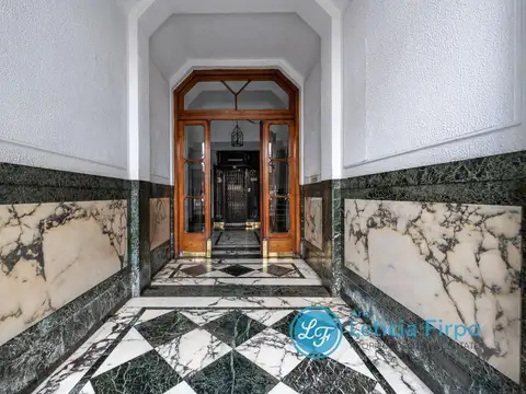 Departamento a reciclar con cochera y baulera