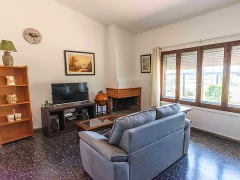 Casa en Alquiler con 1 cochera