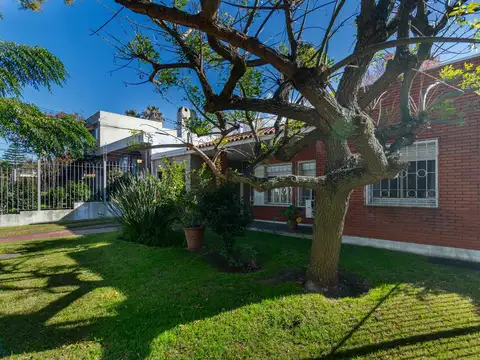 Venta casa 3 dormitorios Carrasco Sur a reciclar