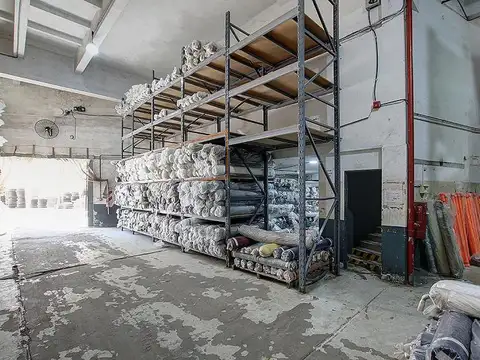 Depósito en venta en Barracas, CABA.