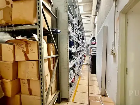 Local comercial oficinas y deposito en venta en Parque Patricios