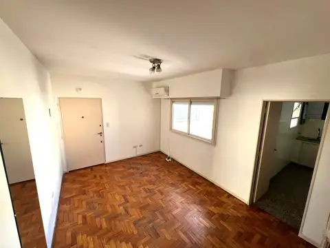 MONOAMBIENTE 25 MTS TOT, COCINA INDPTE,BAÑO C/DUCHA, EXC. UBICACIÓN