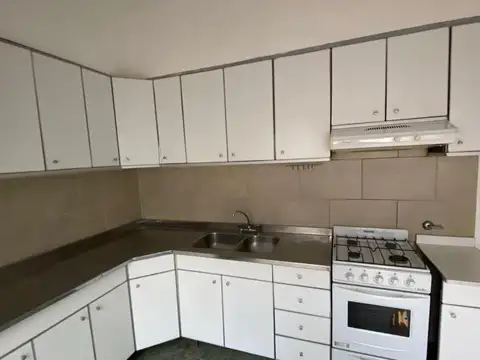 ALQUILER APTO COMERCIAL