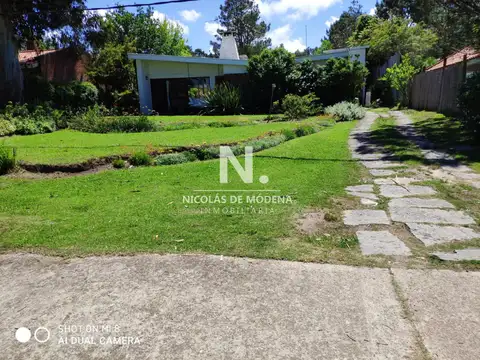 Amplia casa sobre parada 36 de Camino a la Laguna