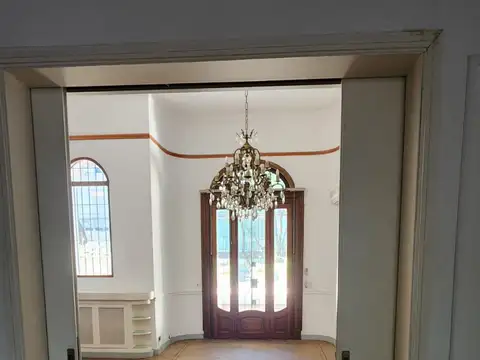 Casa 7 ambientes con 3 baños