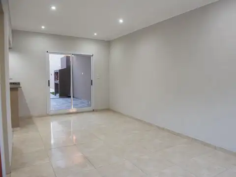 Depto Tipo Casa 3 ambientes con 2 baños
