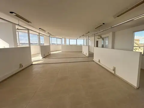 Venta Oficina en Dolores 200 m2 luminoso