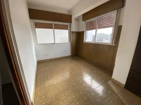 Departamento en Alquiler en Isidro Casanova, $ 380.000