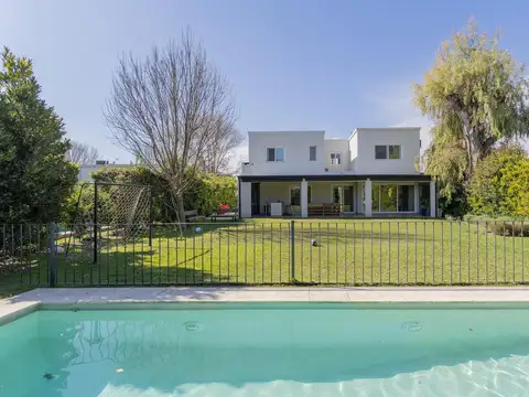 Casa en venta en Barrio cerrado La Comarca
