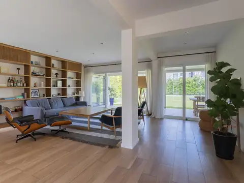 Casa 6 ambientes con 2 baños