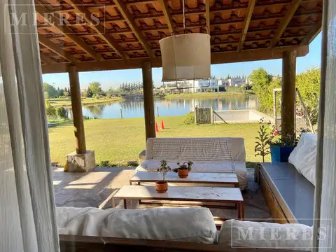 Casa en venta a La Laguna en La Comarca, Bancalari.