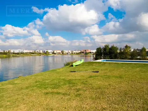 Casa en venta a La Laguna en La Comarca, Bancalari.