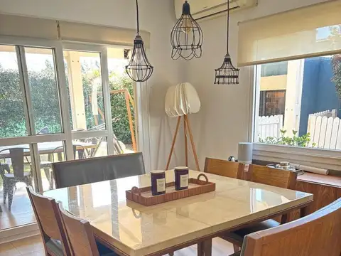 Casa en Venta con 3 cocheras