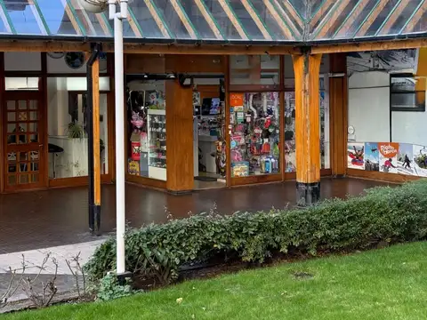 Amplio local comercial en Galería Vía Firenze