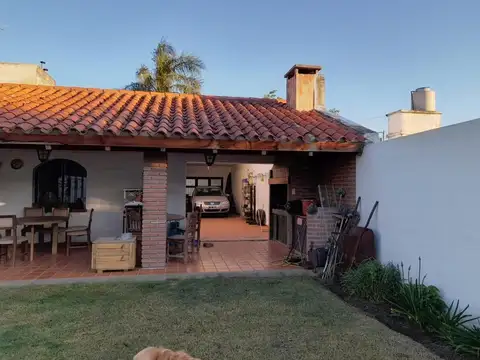 VENTA GRAN CASA 3 DORMITORIOS APTO CREDITO PILETA COCHERA