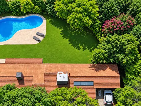 EN VENTA | Casa en Lomas de San Isidro – 1.118 m² de terreno, 5 dormitorios y pileta