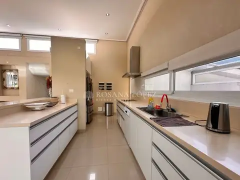 Casa en Venta en La Herradura, USD 850.000