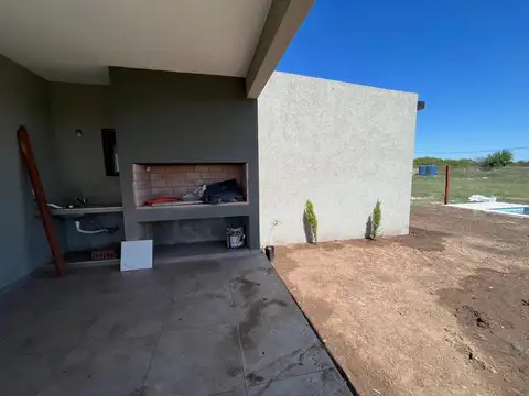 Casa 2 ambientes con 1 baño