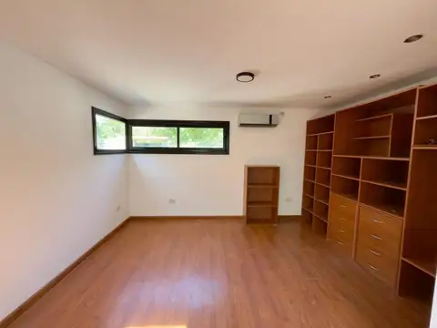 Casa 2 ambientes con 2 baños