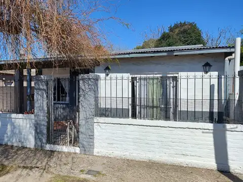 OPORTUNIDAD  Casa en venta en excelente estado!