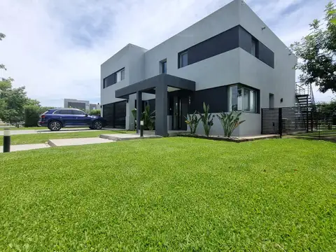 Venta Casa 5 ambientes   dependencia servicio Barrio Islas - El Canton