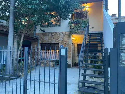 Depto Tipo Casa en Venta de 5 ambientes