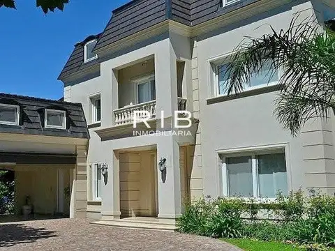 Impecable Propiedad Estilo Francés sobre 1200 m2