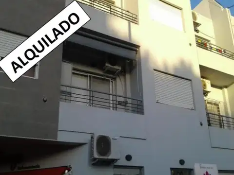 Depto 2 amb al frente c/balcón