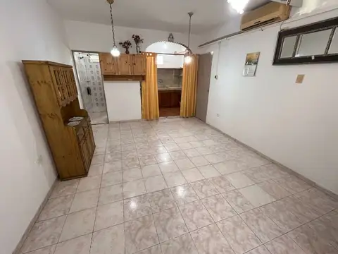 CASA EN VENTA 2 DORMITORIOS CON PATIO Y DEPTO