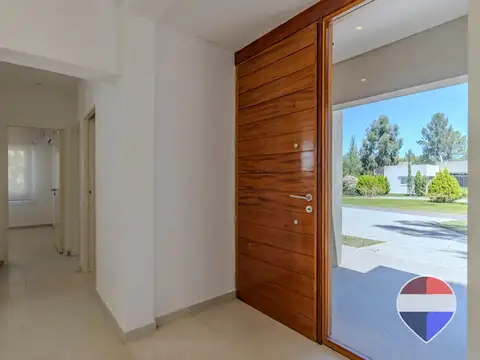 CASA EN VENTA EN MIRALAGOS