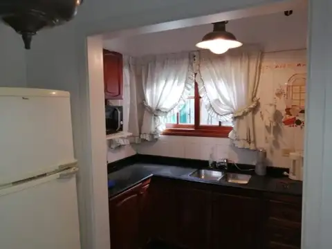Venta casa 3 ambientes c/ cochera en Bernal centro