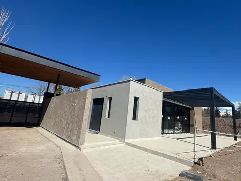 Casa en Venta con 2 cocheras