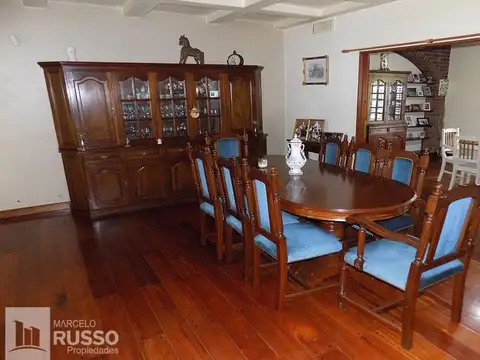 Casa en Venta con 2 cocheras