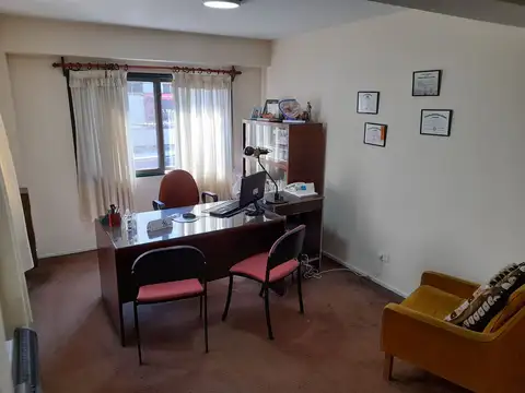 Oficina 3 ambientes con 2 baños