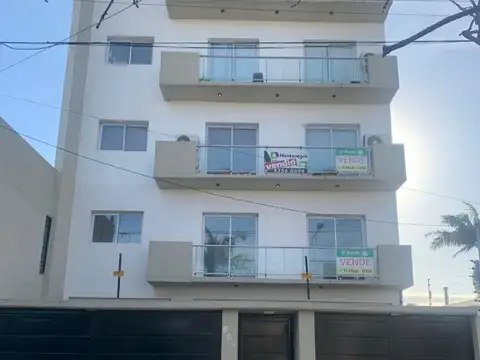 Departamento en venta de 3 ambientes con cochera doble en Berazategui