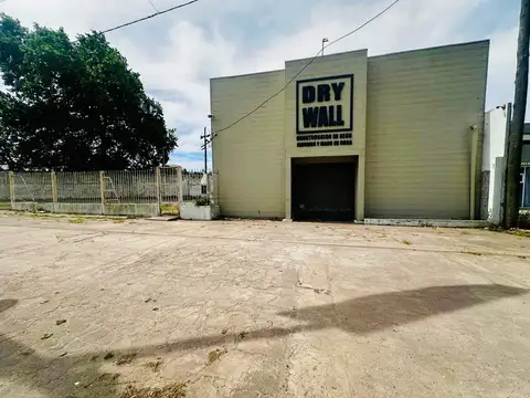 Lote con Galpon comercial en VENTA en avenida 122