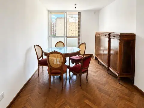 3 Dormitorios, ambientes amplios, luminosos, balcón.