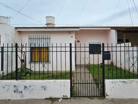 Casa en venta c/ cochera en Punta Alta
