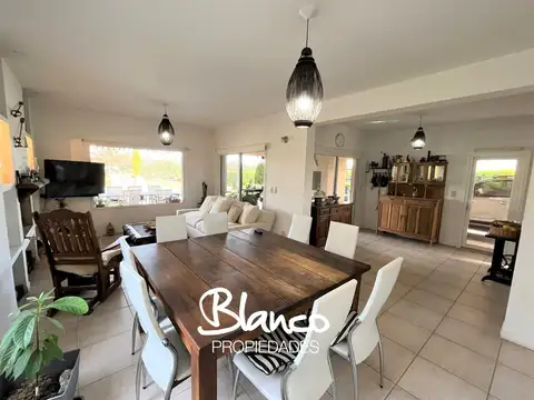 Casa 4 ambientes con 3 baños