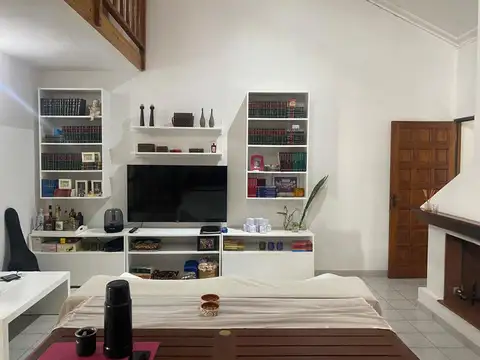 VENTA CASA 3 DORMITORIOS - ZONA ESTE