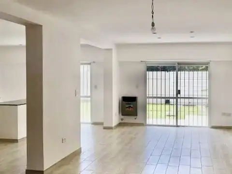 Casa 7 ambientes con 2 baños
