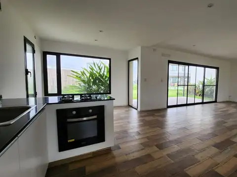 Casa 4 ambientes a la venta en Barrio Santo Tomás