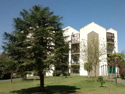 Domingo de Acassuso e/ Capital Cajaraville y Doctor Marcos Sastre