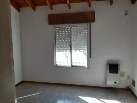 Depto Tipo Casa en Alquiler de 3 ambientes