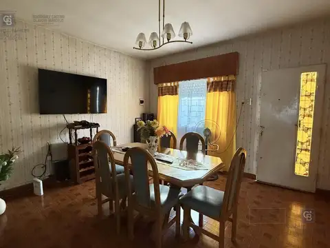 Venta casa 4 ambientes mas departamento cochera terraza Apto credito Merlo